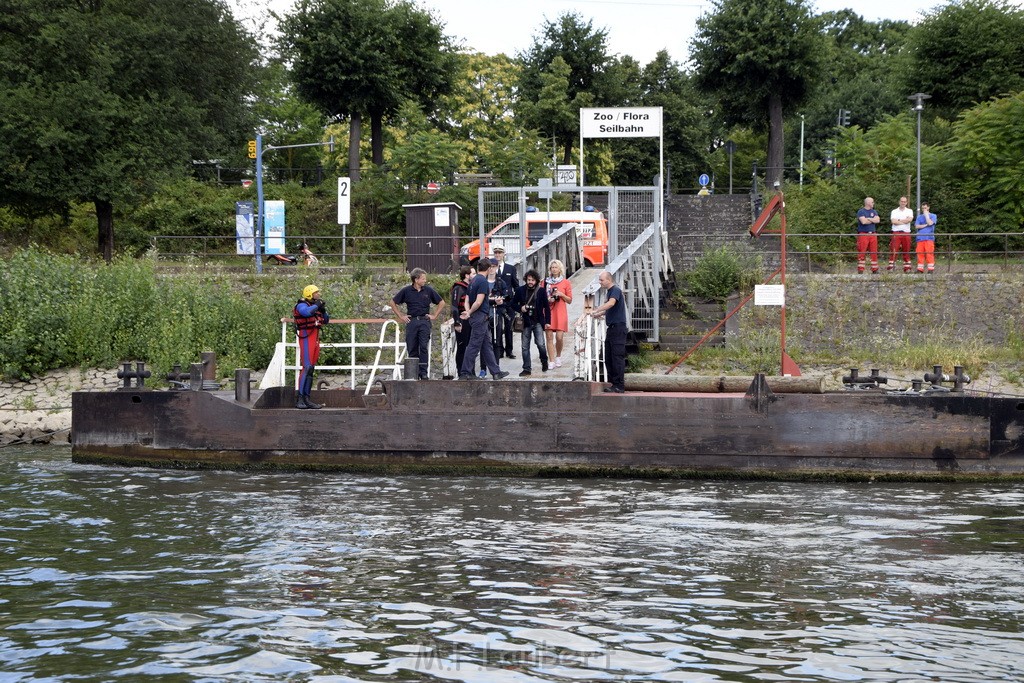 Uebung BF Taucher und Presse Koeln Zoobruecke Rhein P039.JPG - Miklos Laubert